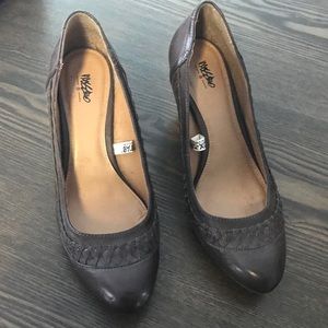 Massimo brown leather wedges.